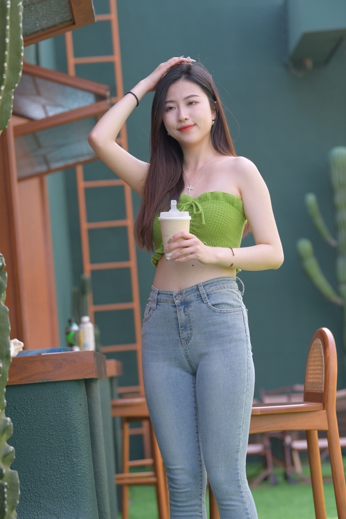 - 《漂亮善良的继姆》5V米乐m6《漂亮善良的继姆》5