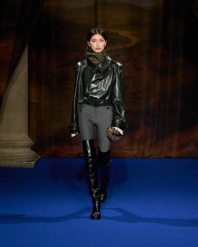 ”——Burberry 开启新生时刻m6米乐“你将再次升起如烈焰中的凤凰(图9)