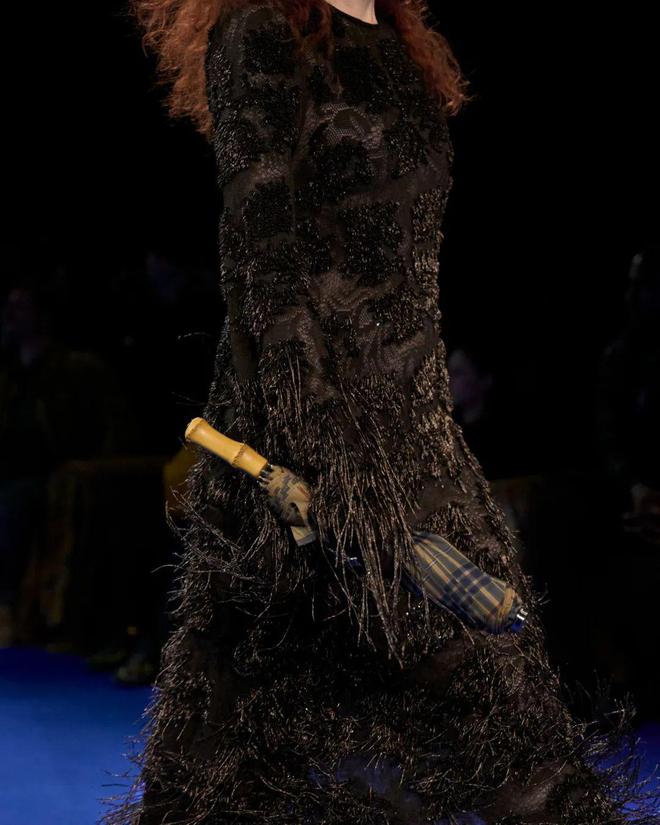 ”——Burberry 开启新生时刻m6米乐“你将再次升起如烈焰中的凤凰(图5)