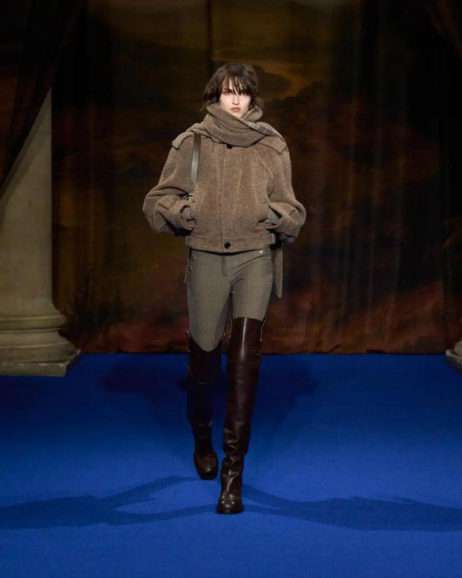 ”——Burberry 开启新生时刻m6米乐“你将再次升起如烈焰中的凤凰(图6)