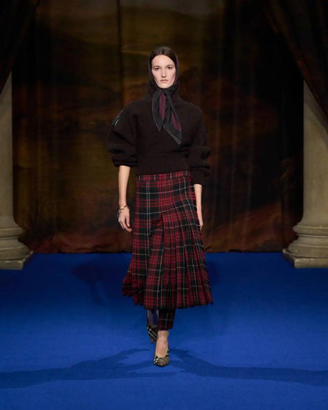 ”——Burberry 开启新生时刻m6米乐“你将再次升起如烈焰中的凤凰(图7)